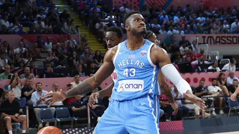 勒布朗·詹姆斯：巴克利视角下的NBA传奇与影响力